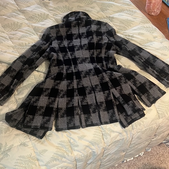 An Ren Fitted Nicely Detailed Wool Jacket - Picture 5 of 5